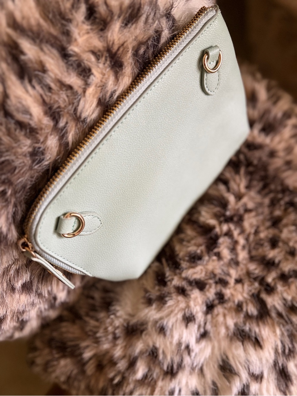 Simply Southern Mint Green Pebbled Wristlet with Gold Hardware #1178 - Picture 5 of 5